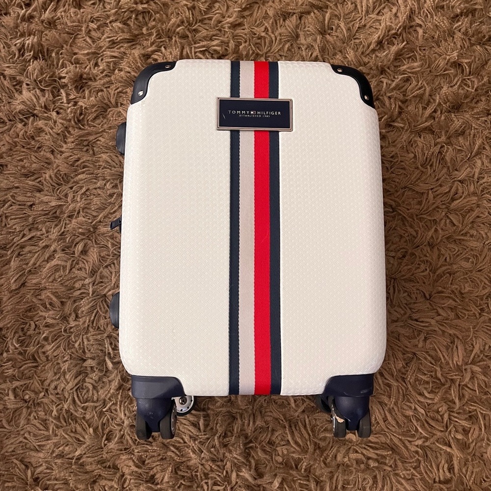 Tommy Hilfiger Rolling Luggage Carry On